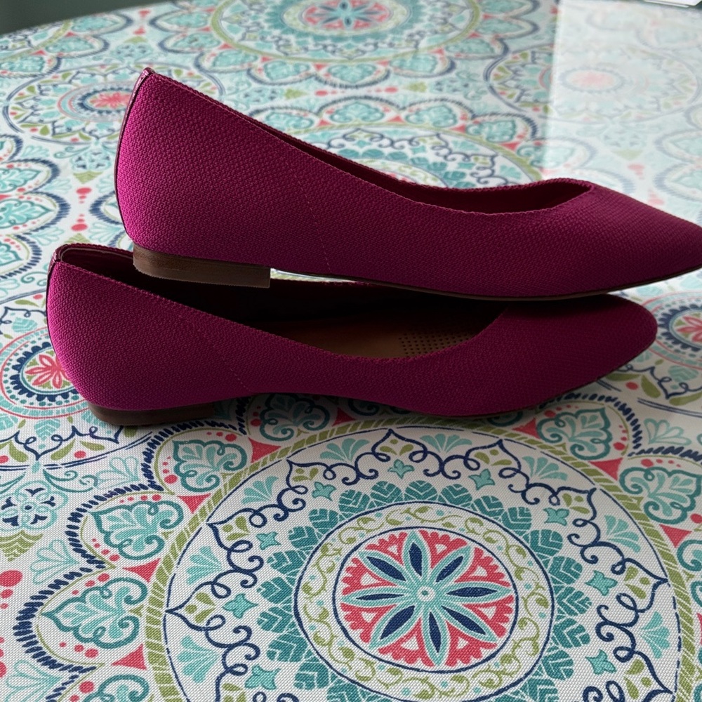 Corso Como Women's Fuchsia Flats - Picture 7 of 8